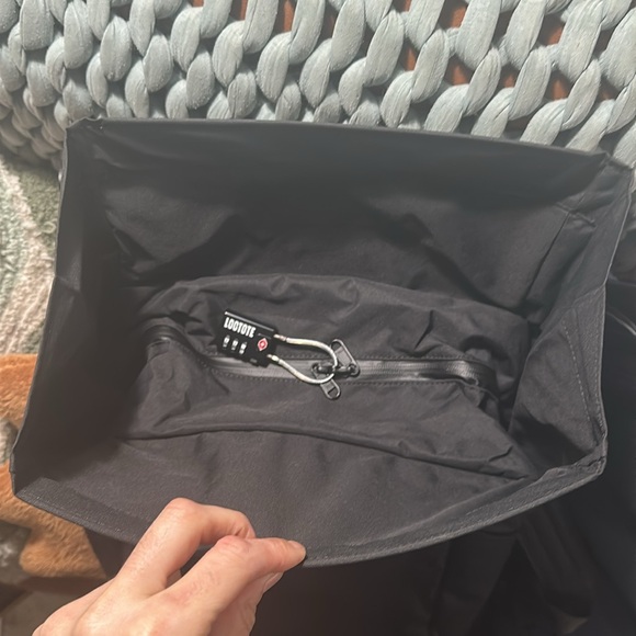 LOCTOTE ONYX BACKPACK - Picture 3 of 8